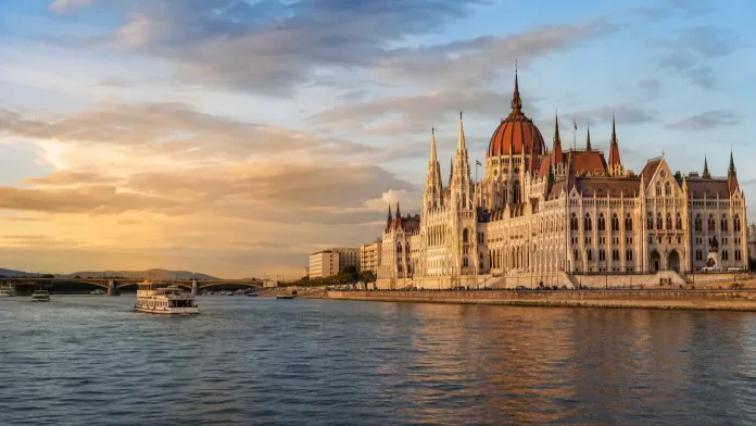 Šta videti u Budimpešti: Parlament na obali Dunava